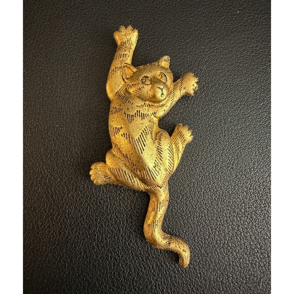 Vintage JJ Scaredy Cat Brooch Jonette Jewelry Gold Tone Pin 80s